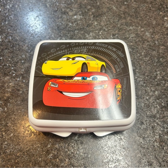 Tupperware Disney Pixar Cars Lightning McQueen Sandwich Keeper Container - Picture 1 of 6